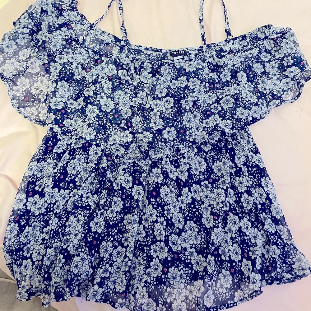 Torrid size 1 blue floral off shoulder shirt